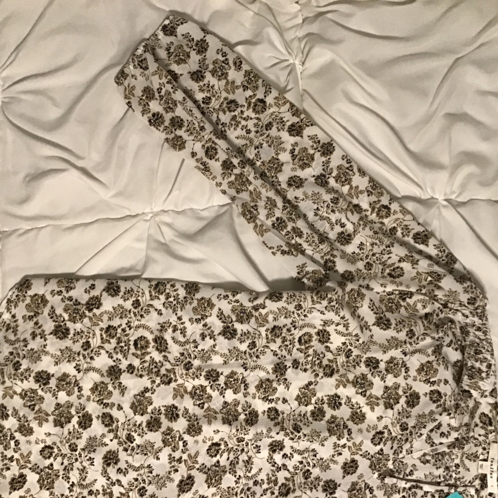 Fun2Fun split-neck blouse, Size large - Picture 3 of 6